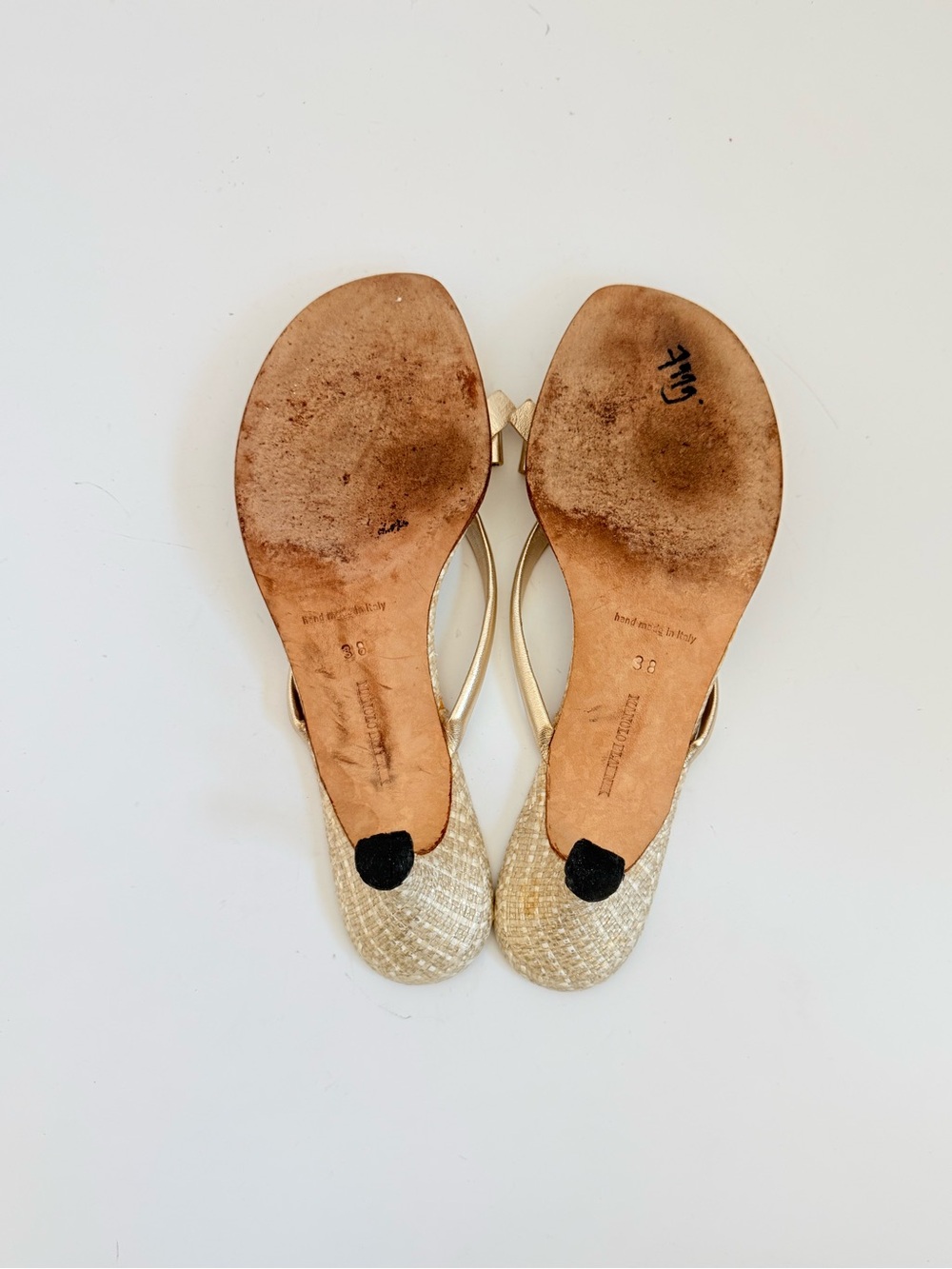 Manolo Blahnik Vintage Y2K Gold Raffia Bow Thong Kitten Heel Sandals 38 - Picture 8 of 9